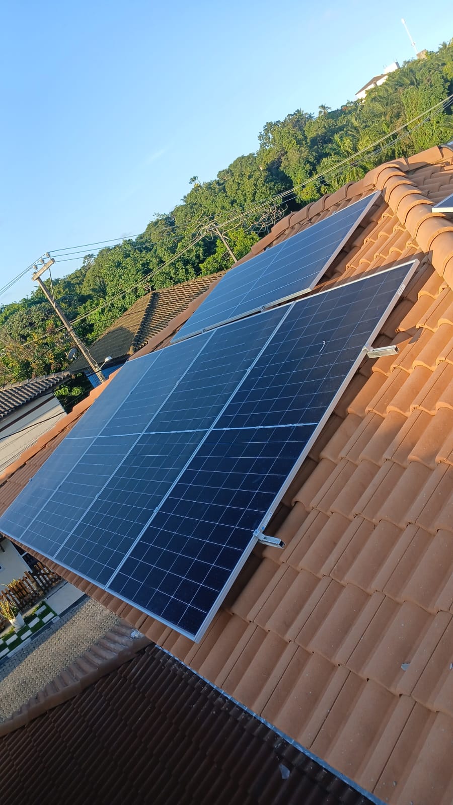 Projeto solar Pryme Tech — geração 2.480 kWh/mês